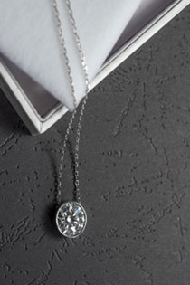 Le collier pendentif fin